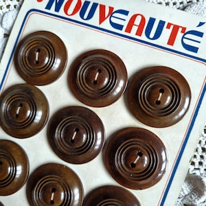 Mercerie Ancienne - Beaux Boutons Années 1940s en Bois Vernis, Grand Modèle, Stock Français