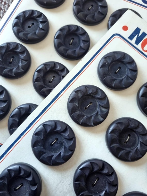 Lot De Boutons Noirs Travaillés Anciens - Mercerie Vintage - Environ 1060 Pièces - Occasion