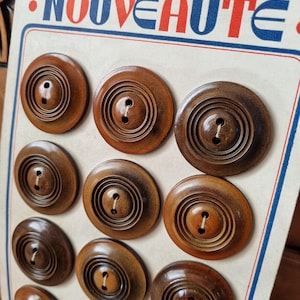 Mercerie Ancienne - Très Beaux Boutons Années 1940s en Bois, Stock Français