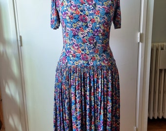Magnifique Robe Années 1940s en Crêpe Fleuri,  Français - Taille 38-40