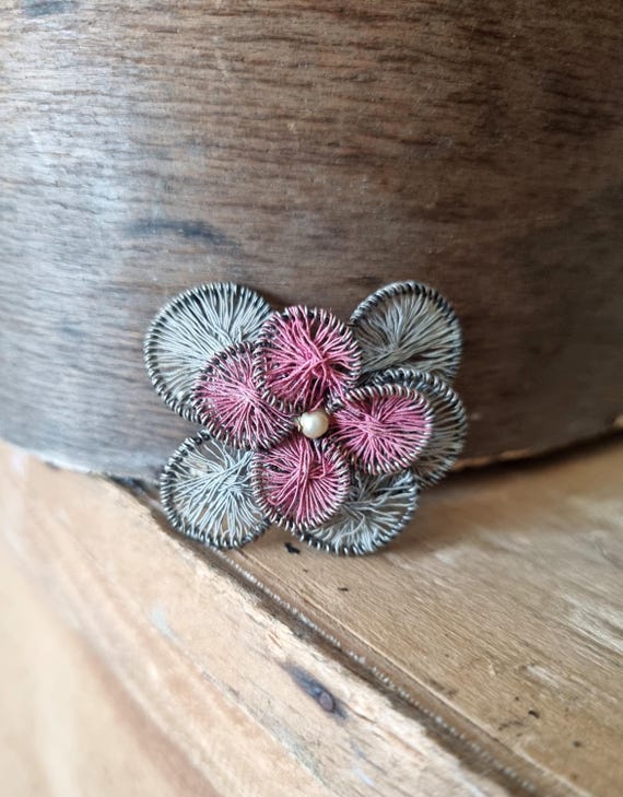 Broche Vintage Avec Petites Fleurs Et Perles - Très Bon état - Occasion