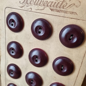 Mercerie Ancienne - Jolis Boutons Années 1940s en Bois Peint, Bordeaux, Stock Français