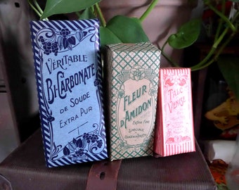 Rare, LOT de 3 Boîtes de Pharmacie Française, Début du XXe Siècle - Boîtes en Carton Déco - Bi-Carbonate, Fleur D'Amidon, Talc de Venise