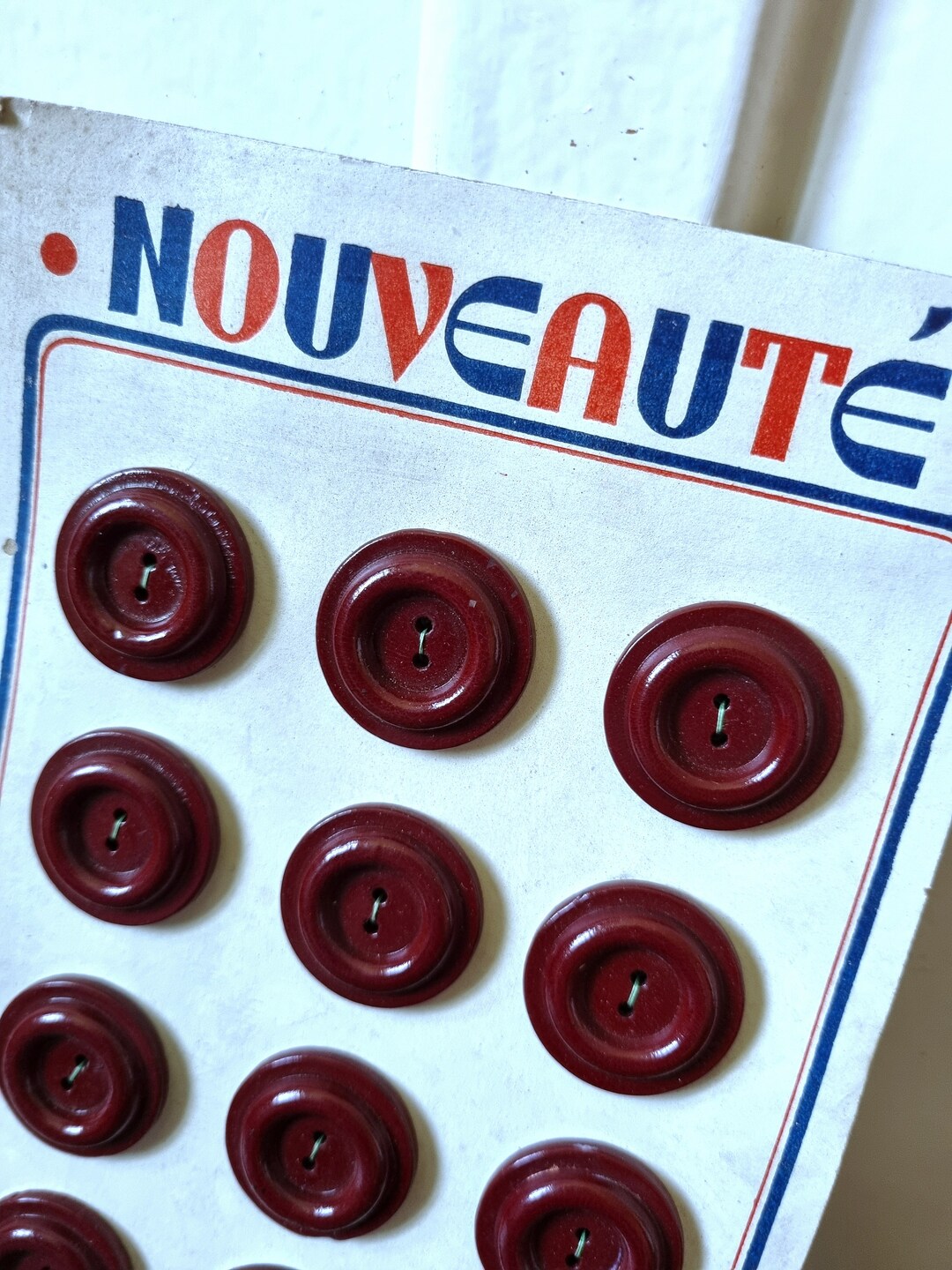Lot De Boutons Anciens En Bois Peint - Mercerie Rétro Pour Customisation Ou Collection