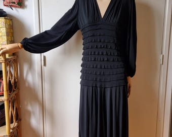 Magnifique Robe Années 1940s en Maille Jersey Noire, Superbe Détail de Plis, Manches Bouffantes - Taille L