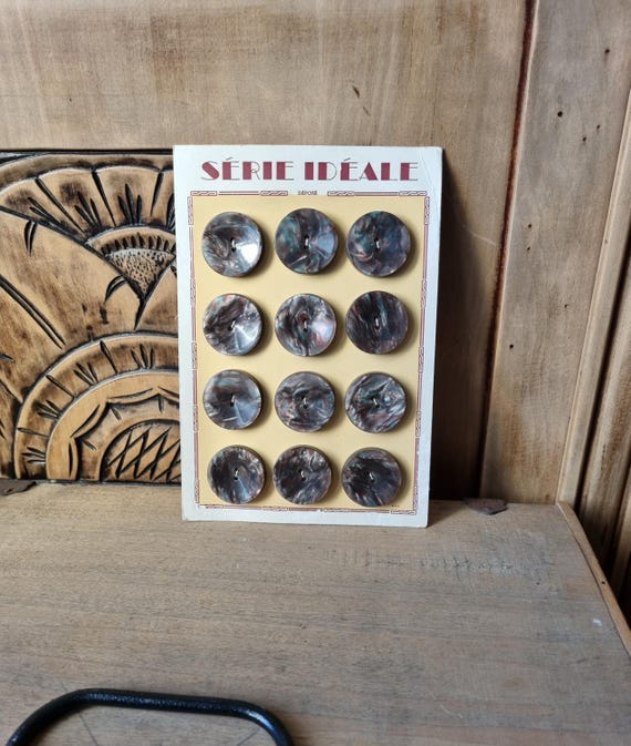 Bouton De Mercerie Ancien - Couleur Gris - Lot De 1 à 10 Pièces - Occasion