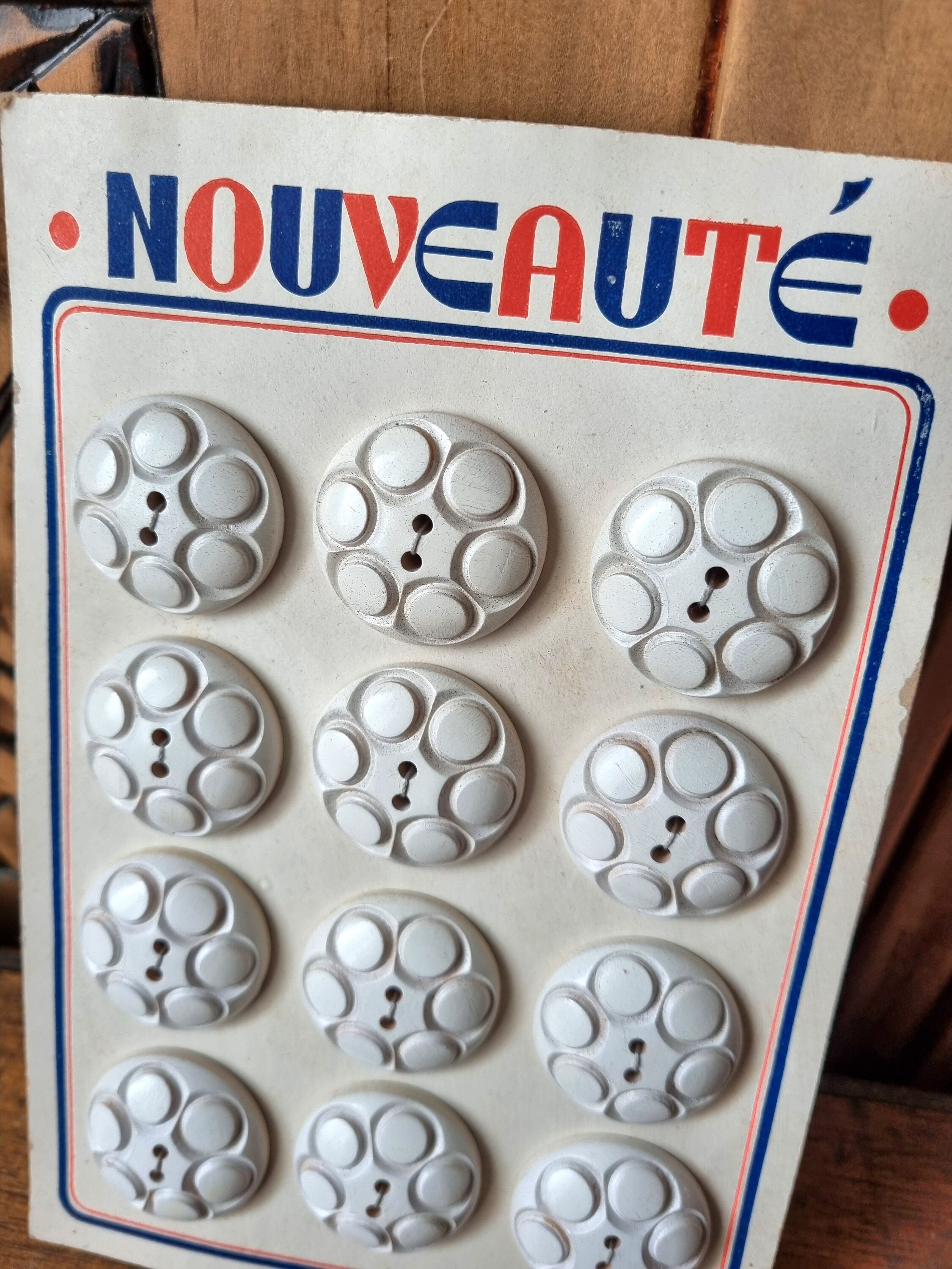 Lot De Boutons Anciens Mercerie - Motif Lézard, Pièces Vintage (réf. 174)