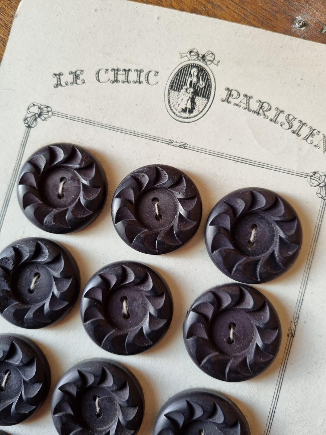 Lot De Boutons Anciens En Bois Peint - Mercerie Vintage (réf 1527) - Occasion