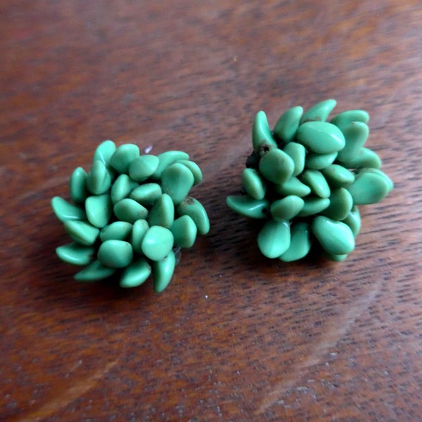 RESERVED - Beautiful 1950's Vintage Green Glass Beads Clip Earrings - Pin Up Rockabilly Style