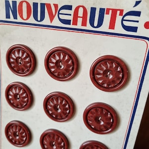 Mercerie Ancienne - Superbes Boutons Années 1940s en Polymère Marron Chaud, Stock Français