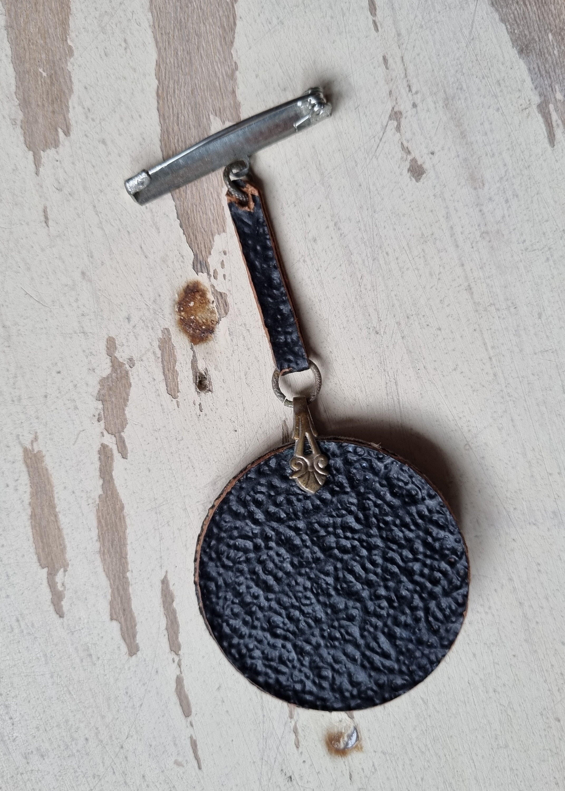 Broche En Métal Argenté Vintage Années 30-40 - Fabriquée En France, Occasion