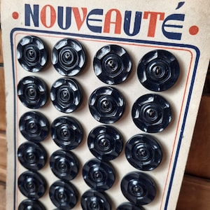 Mercerie Ancienne - Beaux Boutons Années 1940s en Bois Peint, Bleu Nuit, Stock Français