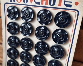 Mercerie Ancienne - Beaux Boutons Années 1940s en Bois Peint, Bleu Nuit, Stock Français