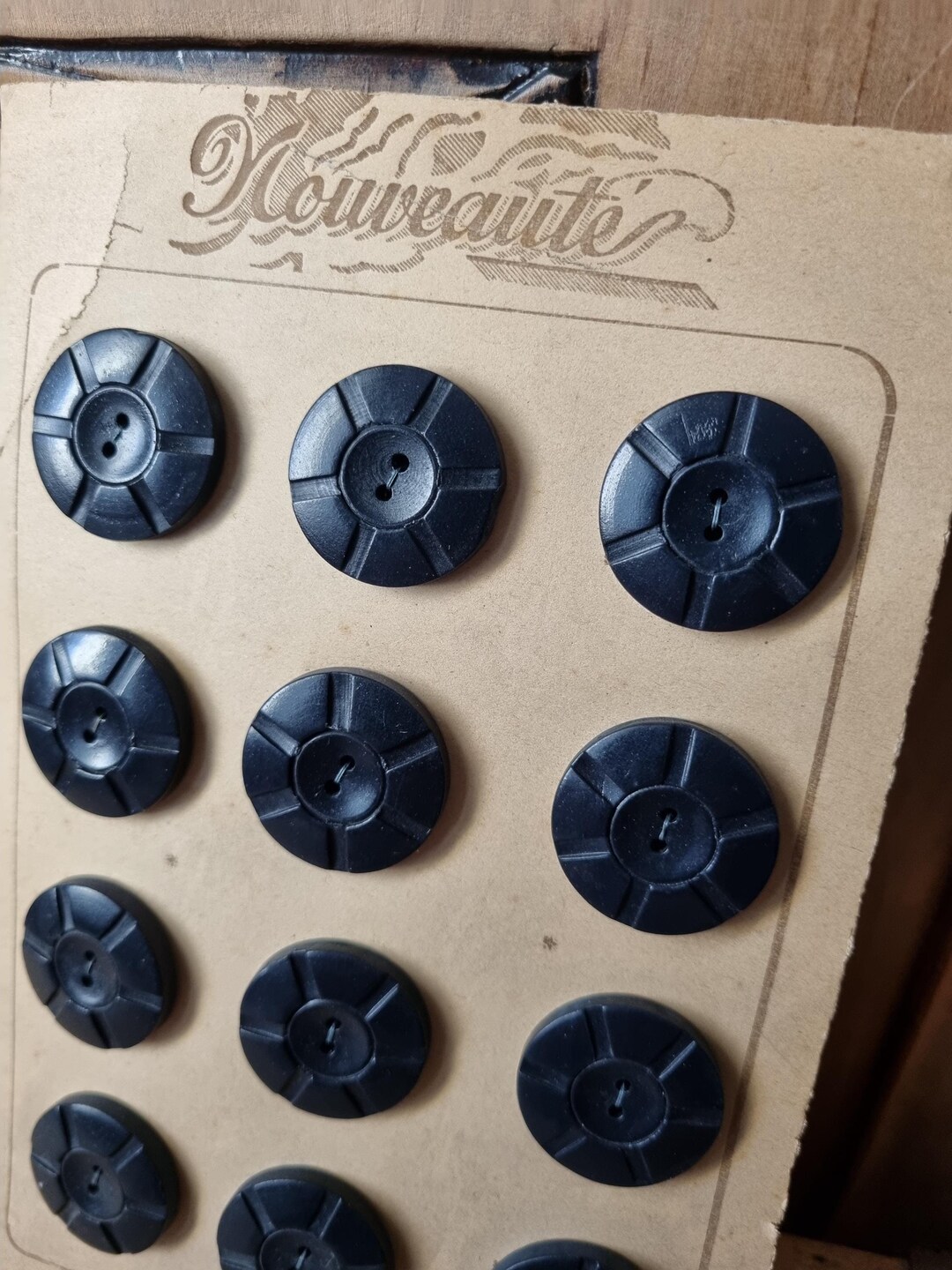 Lot De Boutons Anciens En Bois Peint - Mercerie Vintage (Réf. 1527)