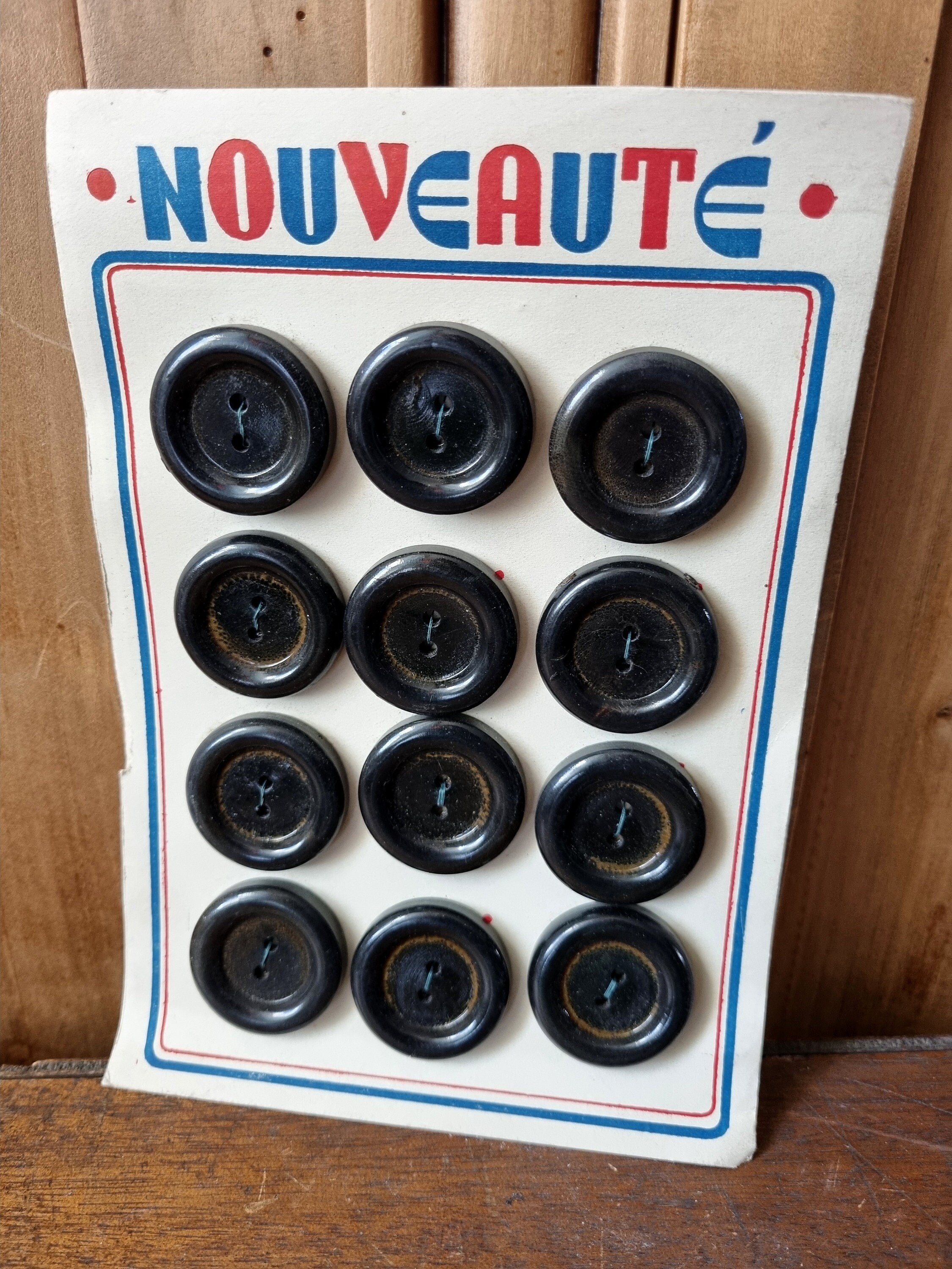 Boutons Anciens Jaune Et Noir - Mercerie Vintage - Lot (environ 1 à 10 Pièces)