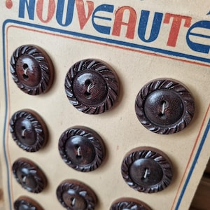 Mercerie Ancienne - Beaux Boutons Années 1940s en Bois Vernis, Plasticobuis, Stock Français