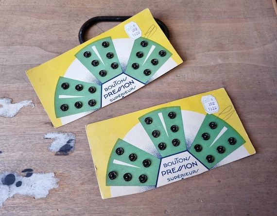 Lot De 3 Cartes De Boutons Anciens Années 70 - Mercerie Vintage, Très Bon état