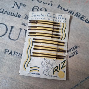 Stock Années 1940s, Petites Barrettes Métalliques ou Pinces Plates sur Carte d'origine,  Origine Espagne