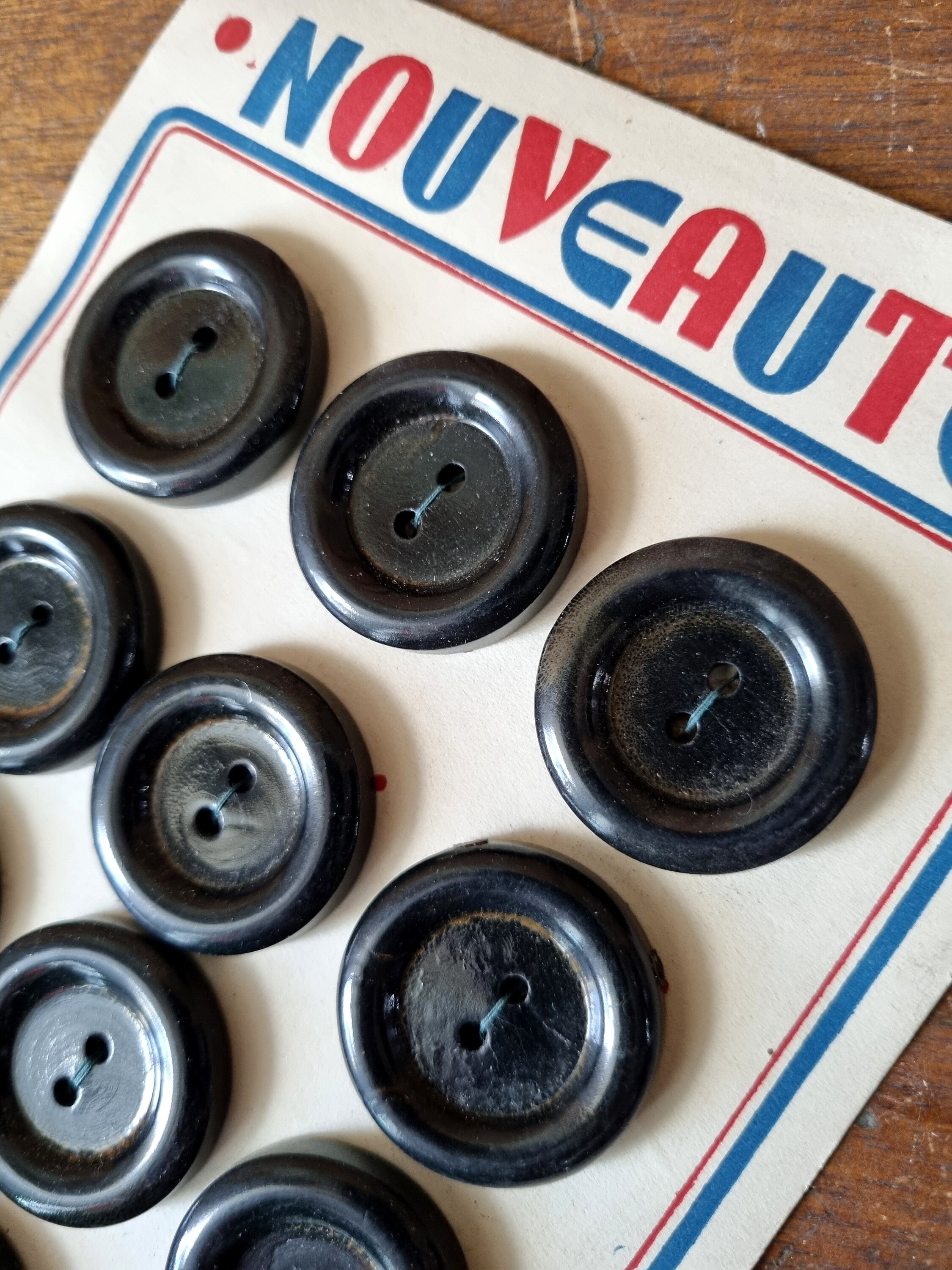 Bouton Ancien Mercerie Or Et Noir - Lot 2364 - Occasion Vintage