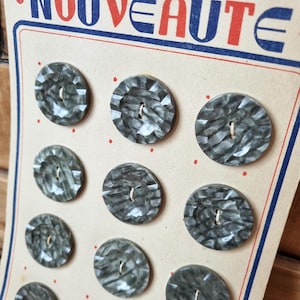 Mercerie Ancienne - Magnifiques Boutons Années 1940s en Polymère Marbré Moucheté Gris, Stock Français