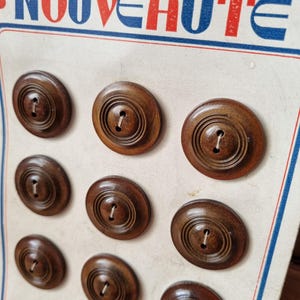 Mercerie Ancienne - Jolis Boutons Années 1940s en Bois Tourné, Stock Français, Modèle Moyen