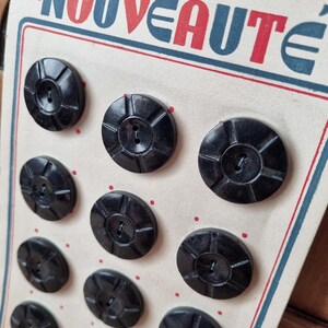 Mercerie Ancienne - Très Beaux Boutons Années 1940s en Bois Peint en Noir, Stock Français