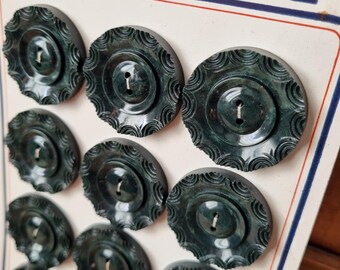 Mercerie Ancienne - Magnifiques Gros Boutons Années 1930s 1940s en Polymère Marbré Gris Anthracite à Vert Forêt Très Foncé, Stock Français