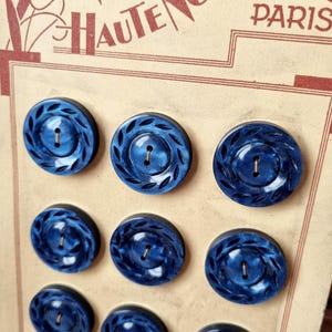 Mercerie Ancienne - Superbes Boutons Années 1930s 1940s en Polymère Marbré Bleu Électrique, Stock Français