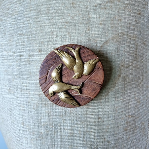 MAGNIFIQUE Très Grande Broche Années 1940s en Bois et Métal Doré, Oiseaux