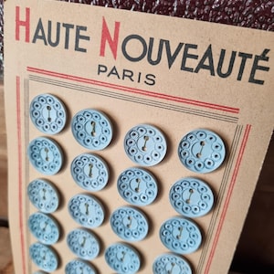 Mercerie Ancienne - Superbes Petits Boutons Années 1930s 1940s en Celluloïd Bleu Ciel sur Carte d'origine, Stock Français, Petit Modèle