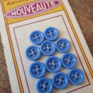 Mercerie Ancienne - Jolis Boutons Années 1940s en Pâte de Verre Bleu Ciel, Stock Français