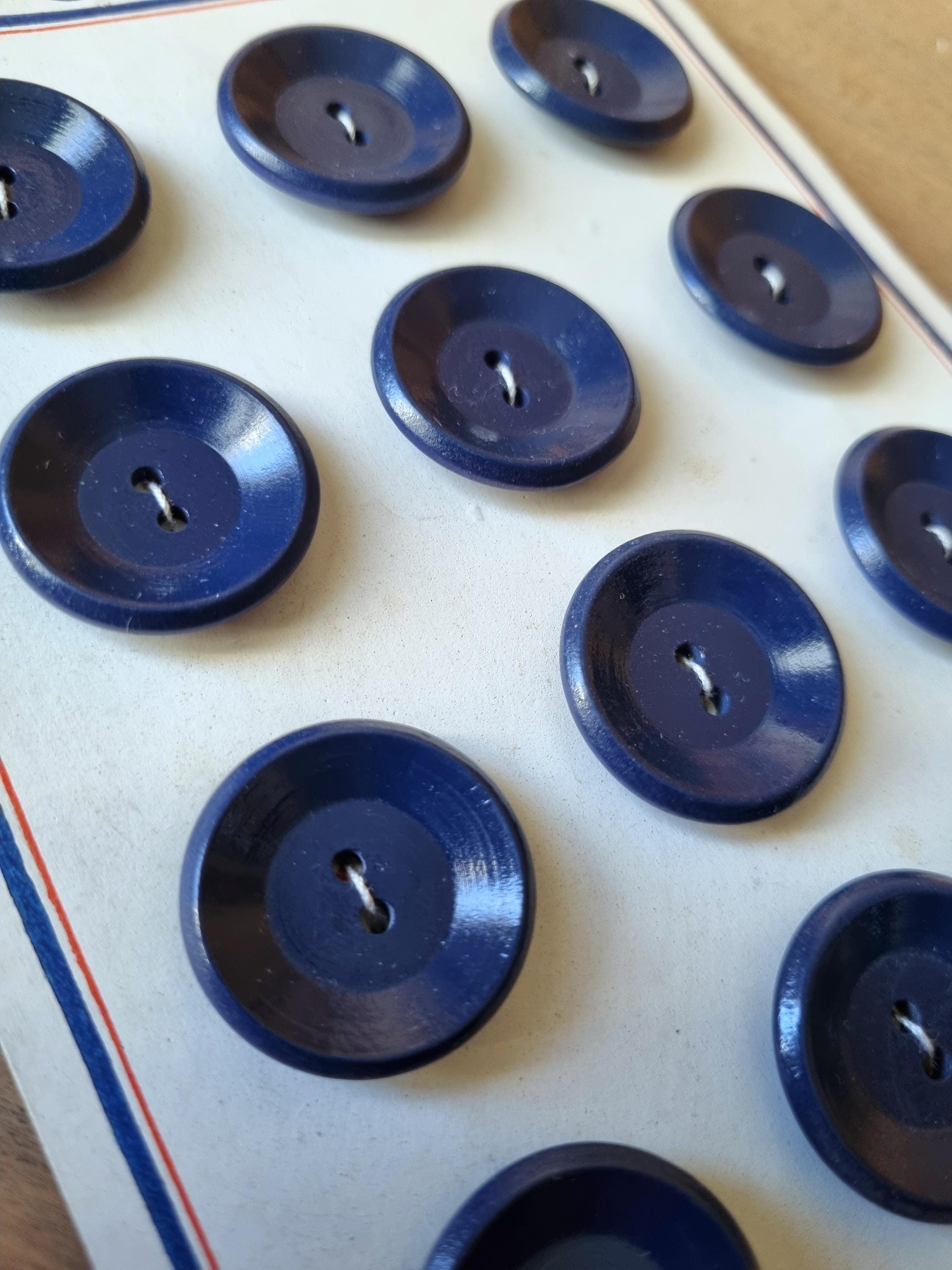 Lot De 7 Boutons Anciens Bleu Marine 18 Mm – Mercerie Vintage, Origine France