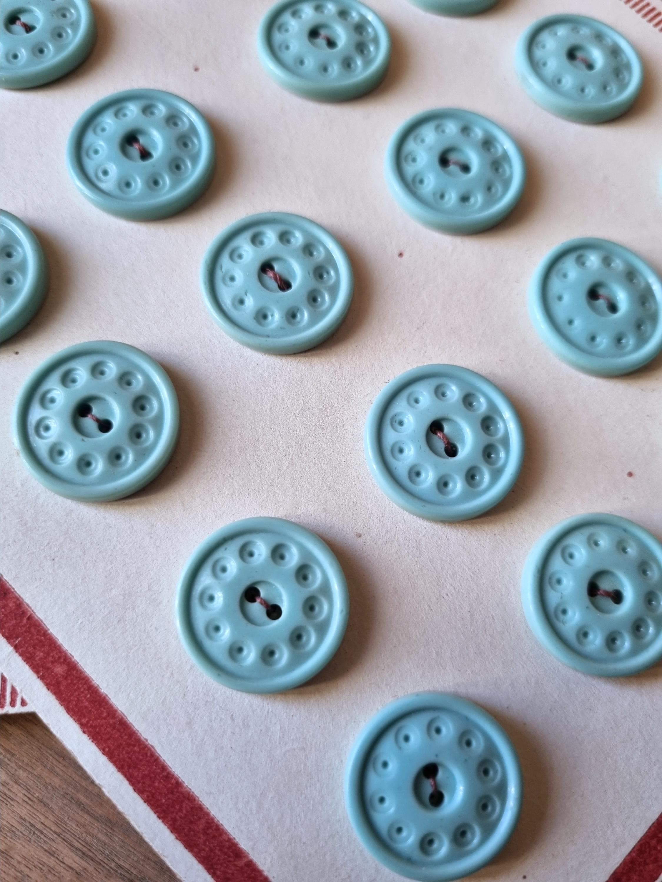 Bouton Vintage Violet - Mercerie Ancienne - Lot De 1 à 10 Pièces - Occasion