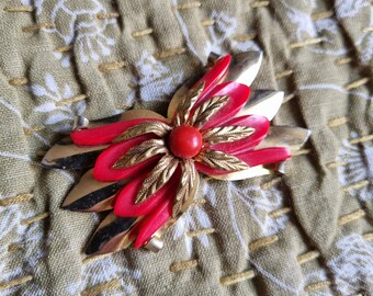 Magnifique Broche Années 1940s en Métal Doré et Polymère Rouge, Grande Taille, Vintage Français