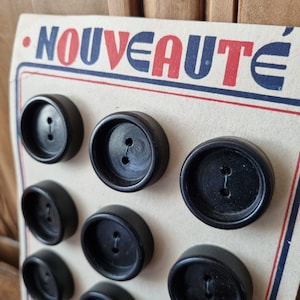 Mercerie Ancienne - Beaux Boutons Années 1940s en Bois Peint, Noir, Grand Modèle, Stock Français