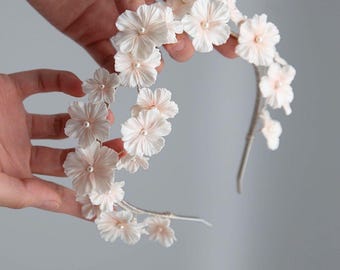 Tocado nupcial artesanal de flor de durazno / Corona de flores rosas con perlas, tiara botánica para bodas