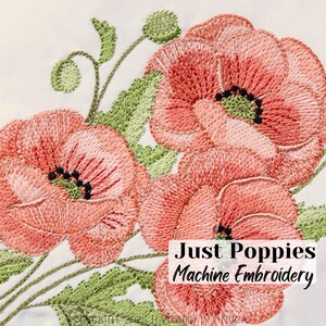 Könnte beinhalten: Nahaufnahme einer Maschinenstickerei mit korallenfarbenen Mohnblumen mit schwarzen Zentren und grünen Blättern. Der Text "Just Poppies Machine Embroidery" wird unten rechts angezeigt. Die Stickerei befindet sich auf weißem Hintergrund.