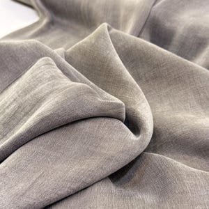 Tissu Cupro Lyocell : gris taupe, doux et respirant - Mélange durable