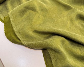 Tejido de cupro verde de lujo: para vestidos, camisas y prendas de vestir.