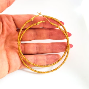 Große goldene Creolen, vergoldete Creolen, leichte Creolen, übergroße Ohrringe, dünne Creolen, einfache goldene Creolen, minimalistische große Creolen