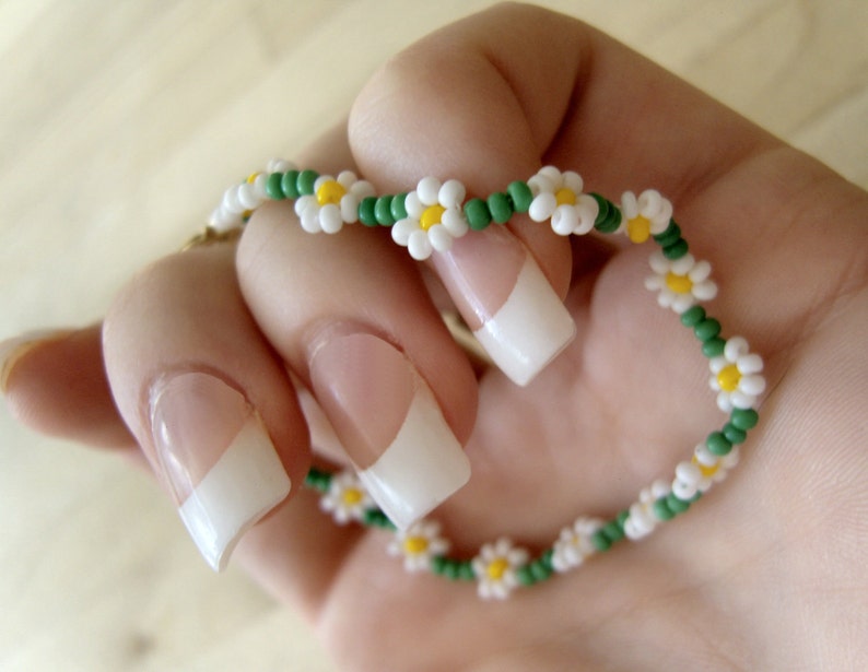 Daisy Bracelet: Seed Beaded Daisy Chain Bracelet, Seed Bead Flower Bracelet UK image 1