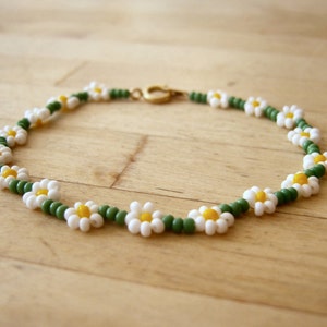 Daisy Bracelet: Seed Beaded Daisy Chain Bracelet, Seed Bead Flower Bracelet UK image 2