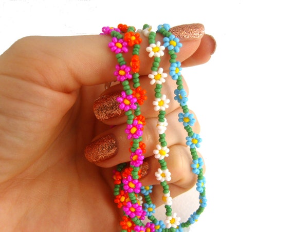 Bulk Daisy Flower Seed Bead Bracelet - Choose Your Favorite String Color! 10 Bracelets (-10%)