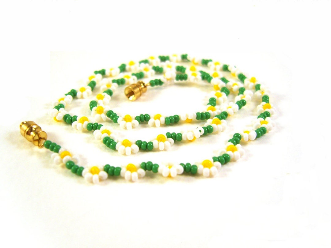 Beaded Daisy Necklace, Seed Bead Flower Necklace, Daisy Jewelry, UK