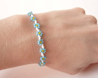 Blaues Daisy Chain Armband, Perlengewebtes Blumenarmband, Blaues Blumenarmband, Vergissmeinnicht Schmuck DE