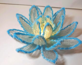 Lámpara de flores hecha a mano, luz nocturna LED, decoración estética para la habitación, regalo único, linda luz floral para la decoración del hogar.