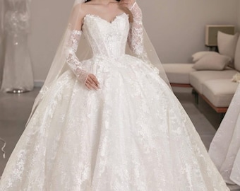 Vestido de novia de encaje con hombros descubiertos: vestido de novia romántico de estilo princesa