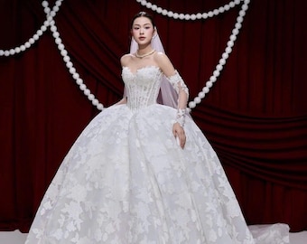 Robe de mariée bustier en dentelle florale, robe de mariée princesse romantique, train cathédrale