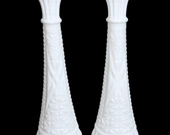 Jarrones pequeños de vidrio opalino vintage Anchor Hocking (par), con borde festoneado acolchado en forma de diamante, 23 cm (MCM)