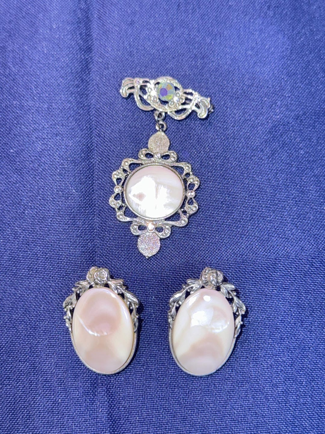 Vintage Mother of Pearl Pendant Brooch & Earrings Set | Silver Tone ...